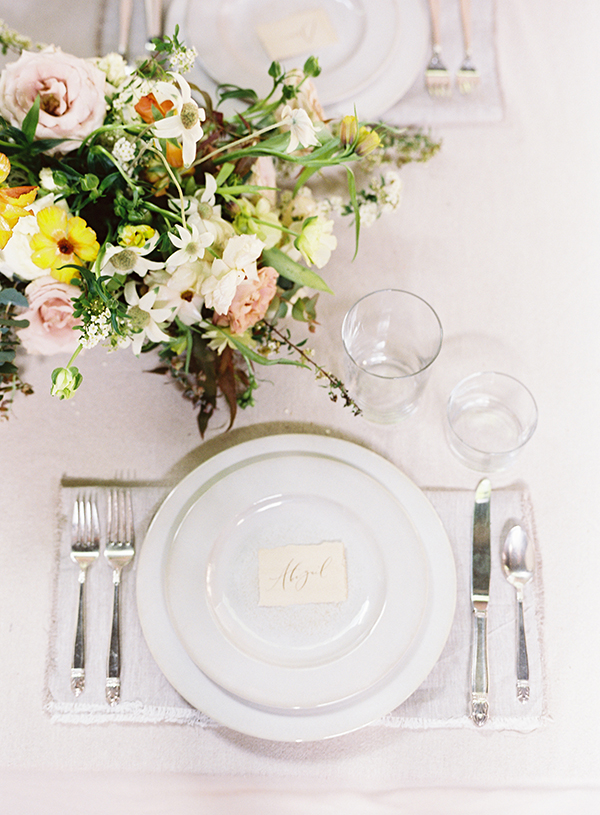Clean wedding table, styled by Abany Bauer | Heather Payne Photography