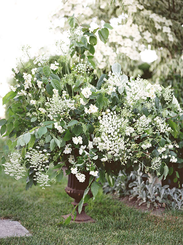 white and green wedding flowers, large ceremony arrangement | Heather Payne Photography