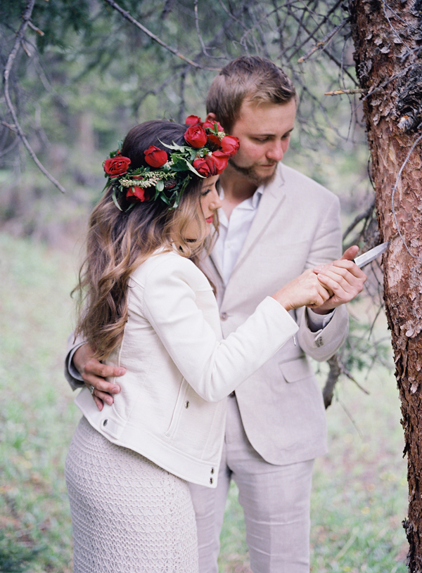 signing names in tree, red floral crown, philosophy flowers | Heather Payne Photography