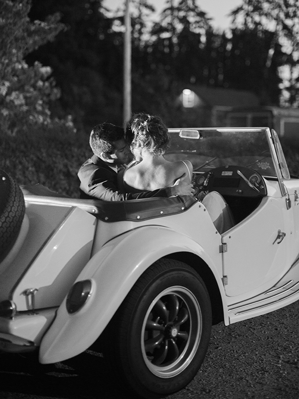 vintage getaway car, wedding exit, white vintage convertible | Heather Payne Photography
