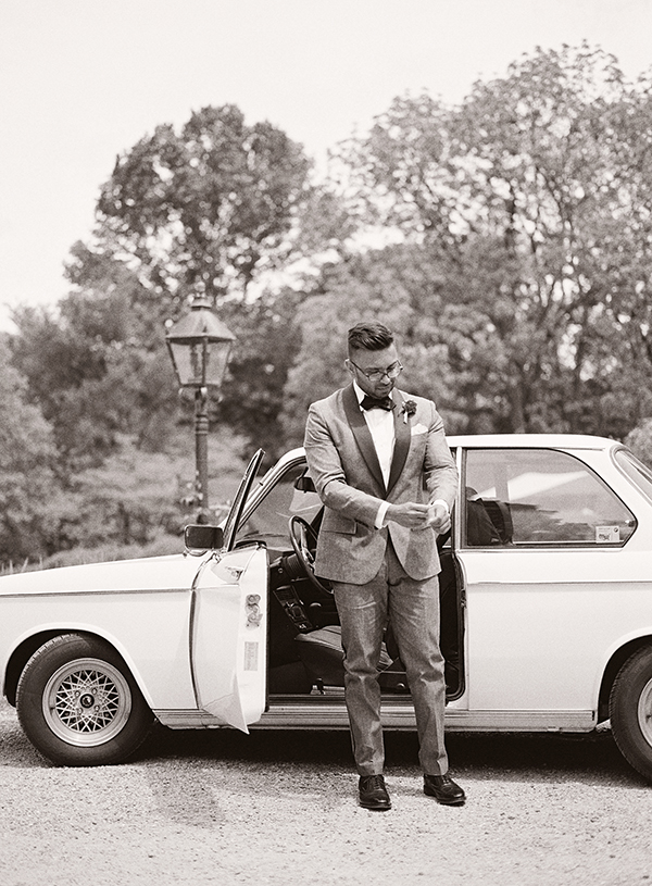 Vintage car, groom getting ready | Heather Payne Photography