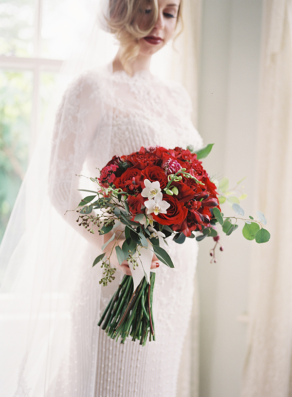 classic wedding, red flowers | Heather Payne Photography