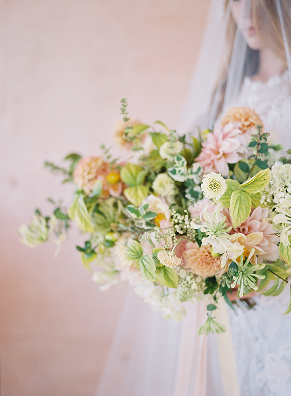 peach wedding inspiration, pink flowers, floret flowers | Heather Payne Photography