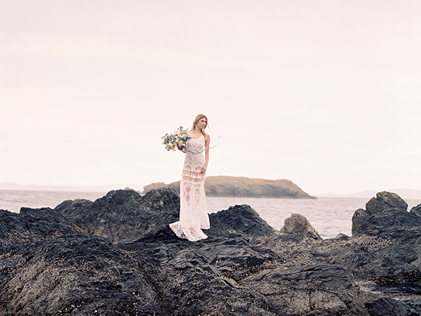 rocky beach wedding | Heather Payne Photography