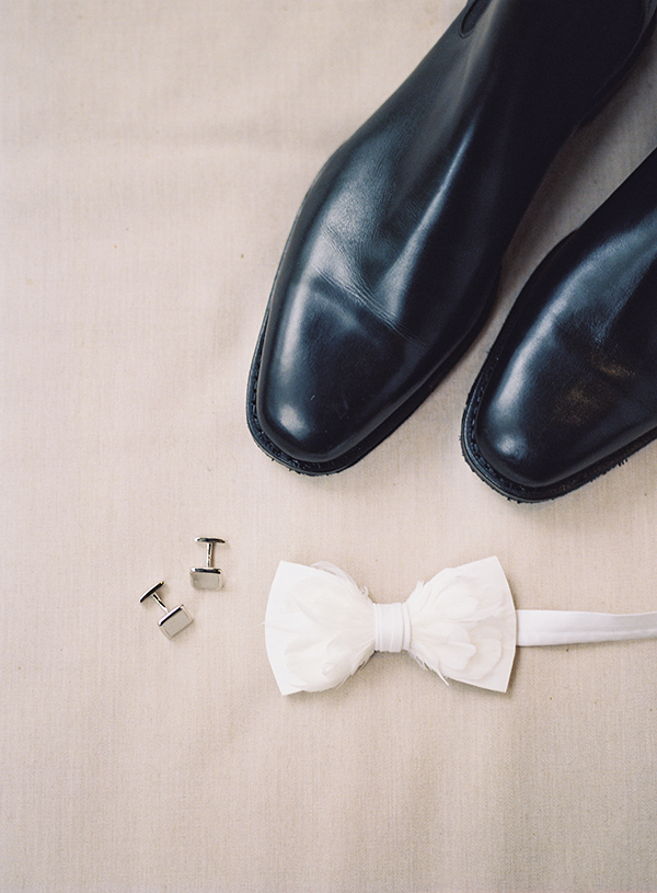 Groom Boots, Feather Bowtie, Aspen Colorado wedding | Heather Payne Photography
