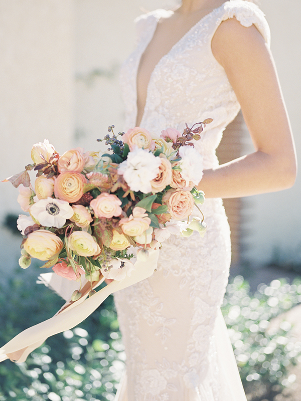 peach wedding flowers, california wedding, santa barbara | Heather Payne Photography
