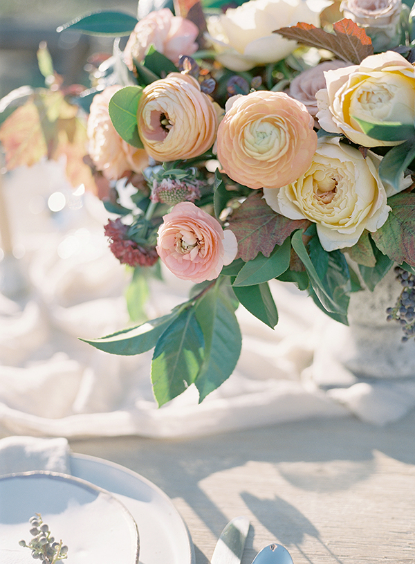 peach wedding flowers, ranunculus, poppy design co, santa barbara | Heather Payne Photography