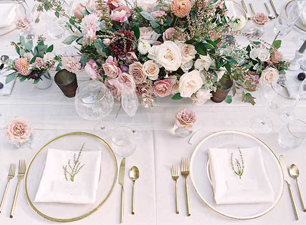pink and gold wedding, gold rim plates, mauve, pink flowers | Heather Payne Photography