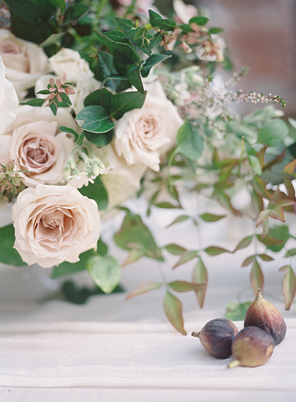 mauve wedding flowers, figs, pink flowers, low country wedding | Heather Payne Photography