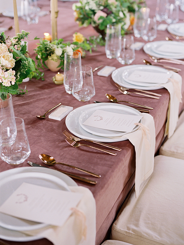Mauve Wedding Tablescape, Velvet Wedding Linens, Latavola, Romantic Arkansas Wedding, Luxury, Fine Art Film Photographer  | Heather Payne Photography