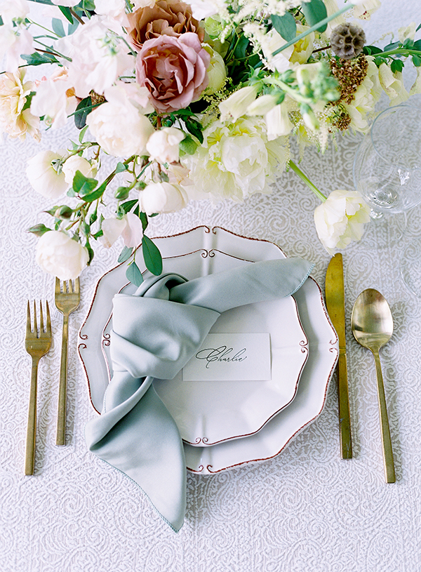 Emerald Green Wedding Table Arrangement, Montage Palmetto Bluff, Low Country Wedding Photographer, Charleston Photographer  | Heather Payne Photography