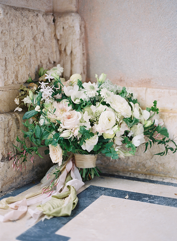 All White Bridal Bouquet, Luxury Wedding in Miami, Vizcaya Museum and Gardens  | Heather Payne Photography